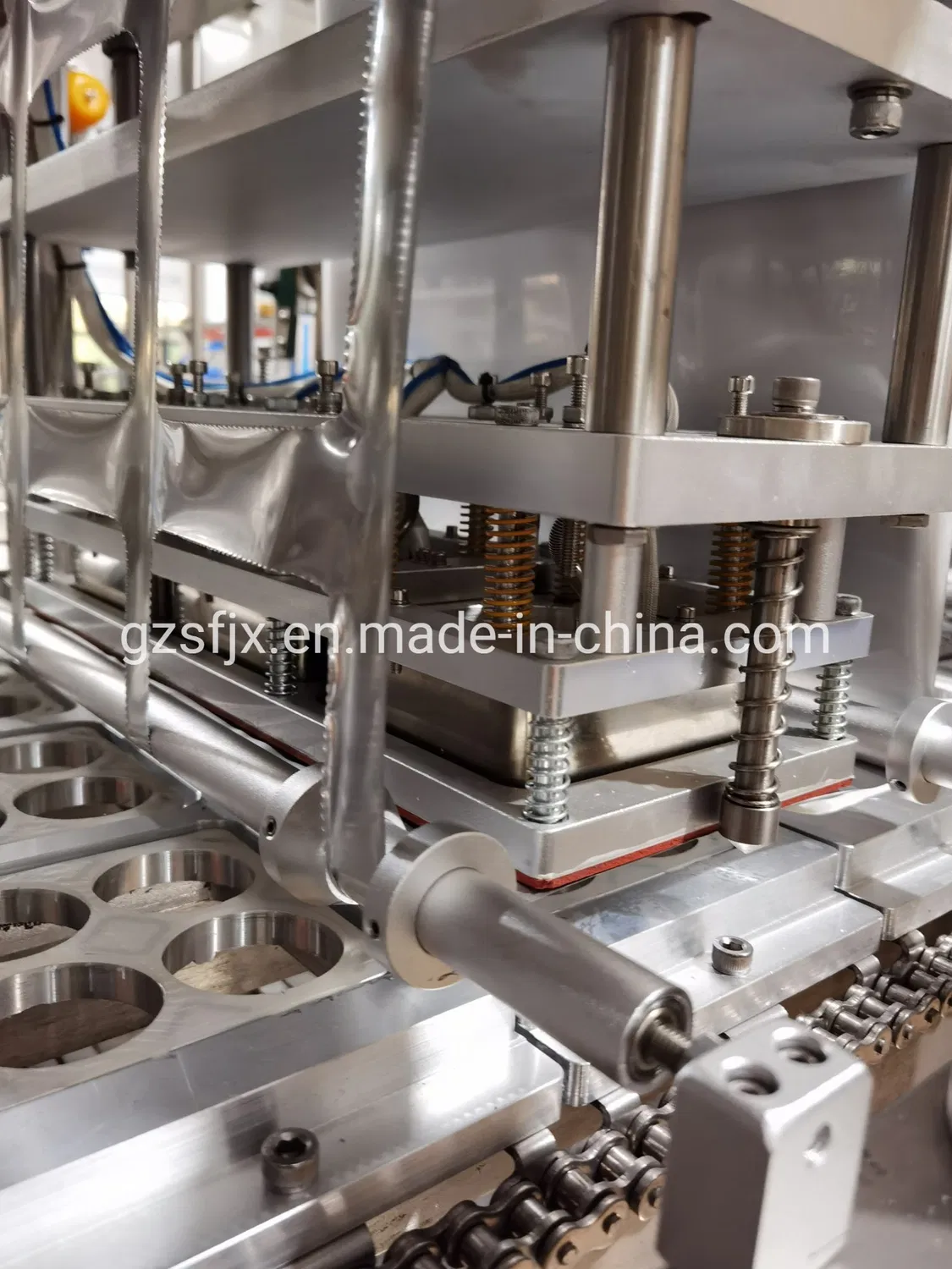 Automatic Spoon Honey Packing Machine Honey Cup Filling Plastic Products Tray Sealing Machine Mask Massage Food Packaging Filling Machine